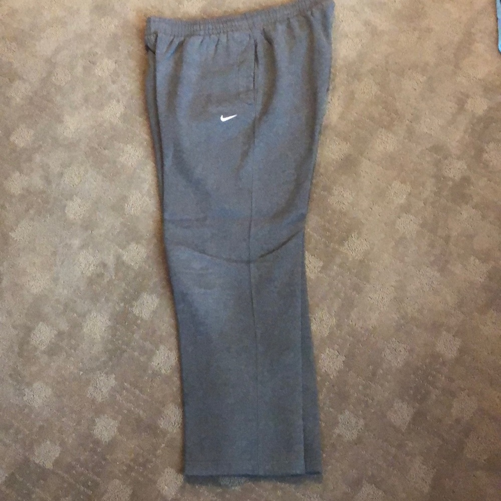 Men’s Nike sweat pants.